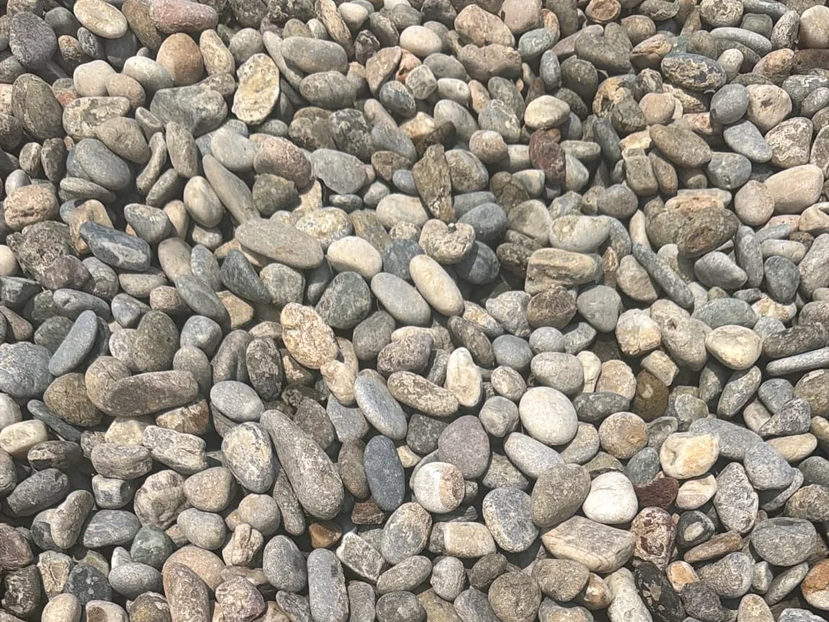 Yassı karışık dere çakılı